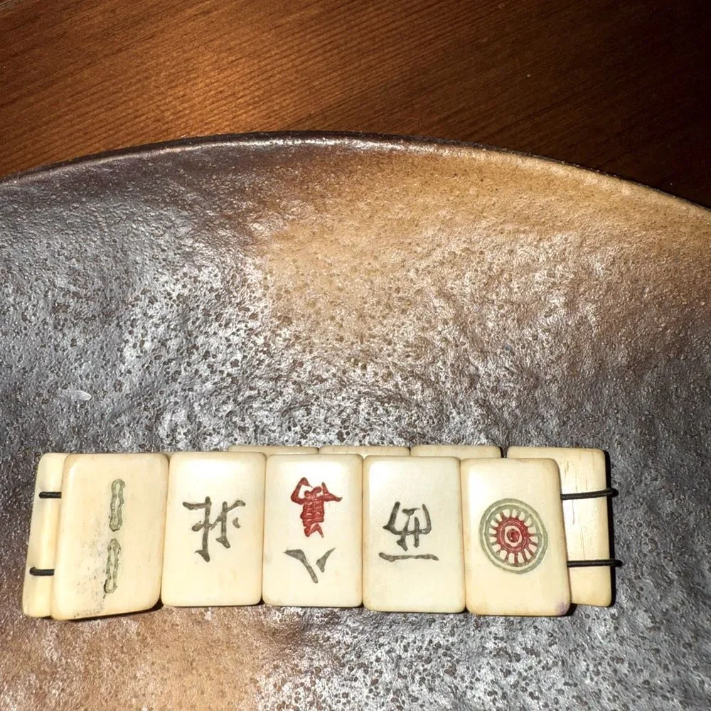 Vintage Bakelite Mahjong Tile Stretch Bracelet. - Picture 8 of 8